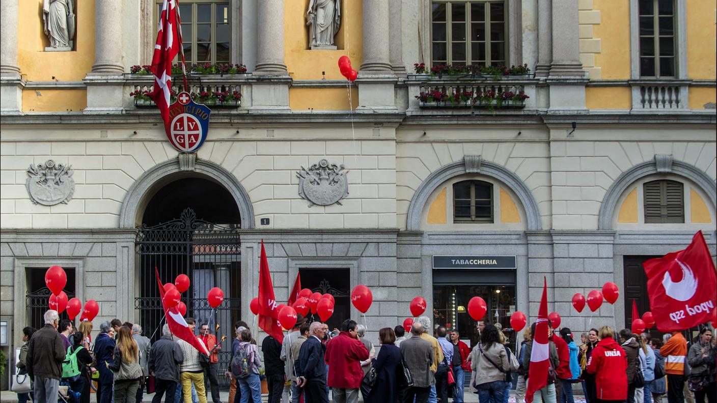 La fiaccolata in Piazza Riforma