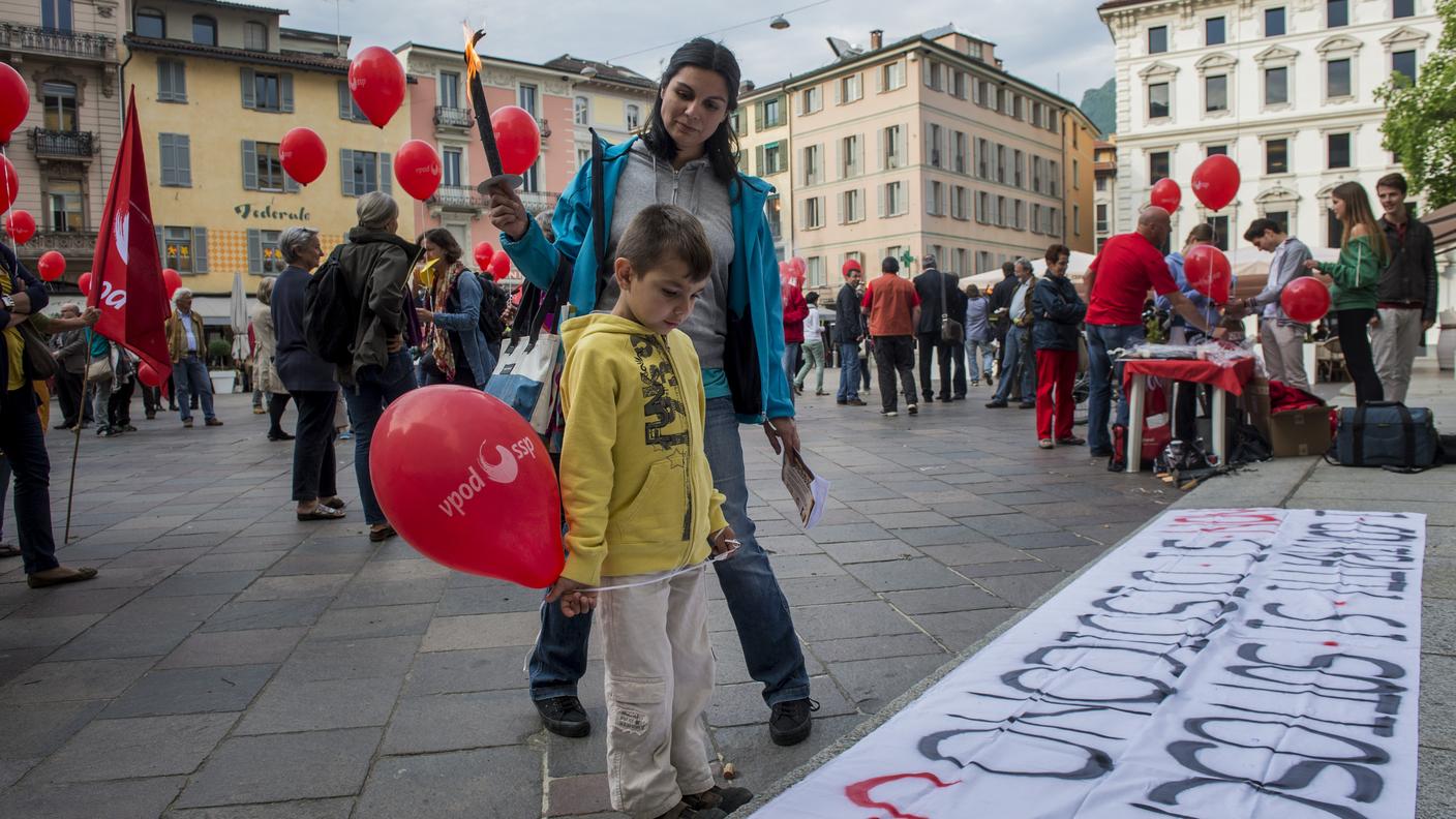 La fiaccolata in Piazza Riforma
