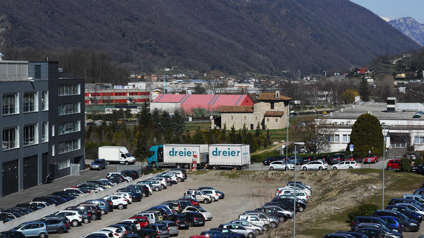 Parcheggi in zona industriale a Mendrisio 