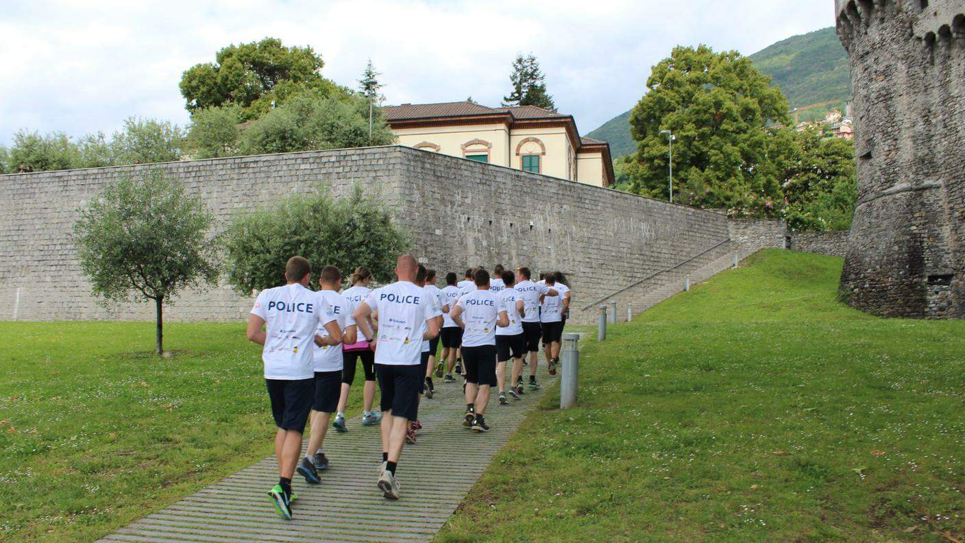 A passo di corsa a fianco del castello Visconteo di Locarno