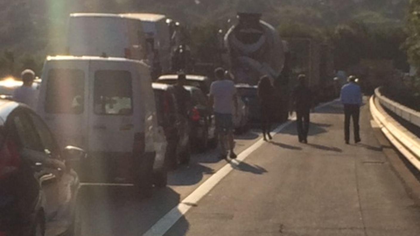 Traffico bloccato sull'A2