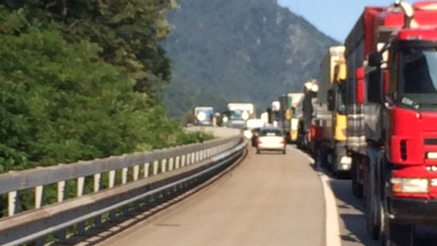 Traffico in tilt sull'A2