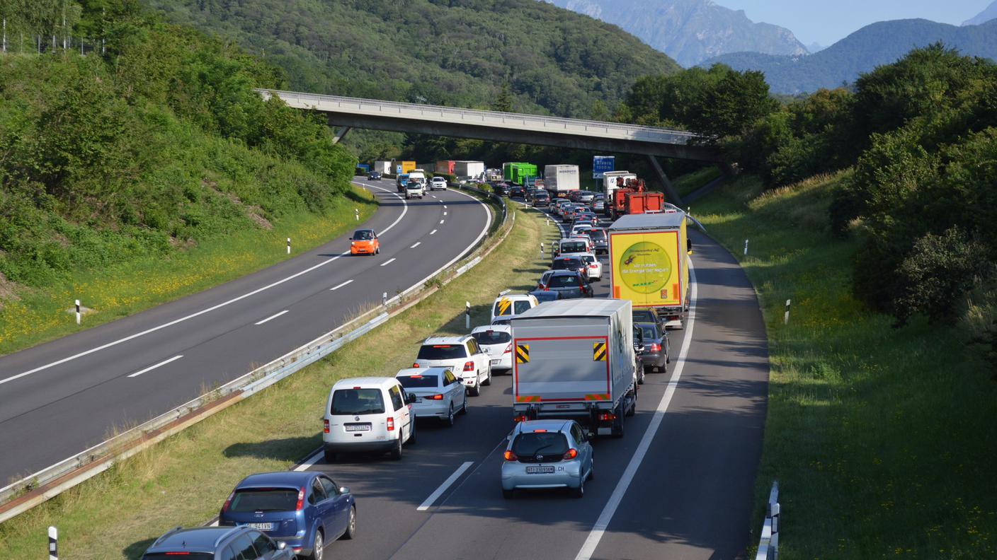 Traffico bloccato sull'A2