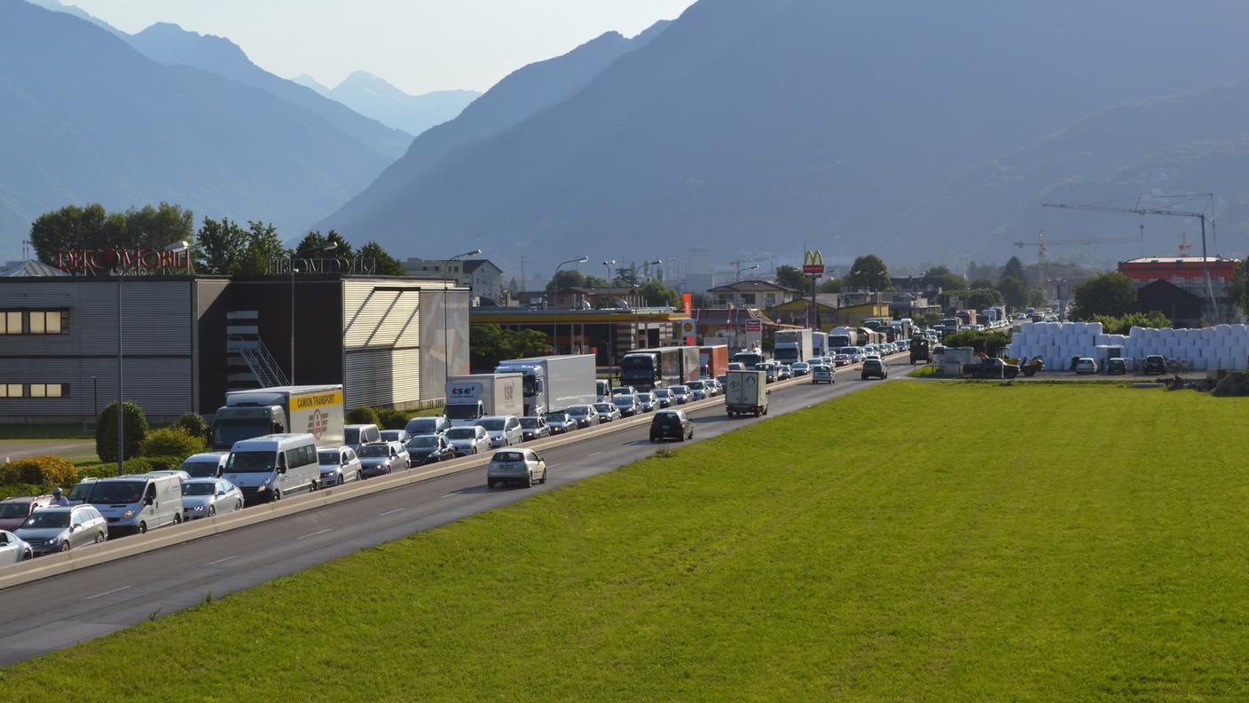 Traffico bloccato sull'A2