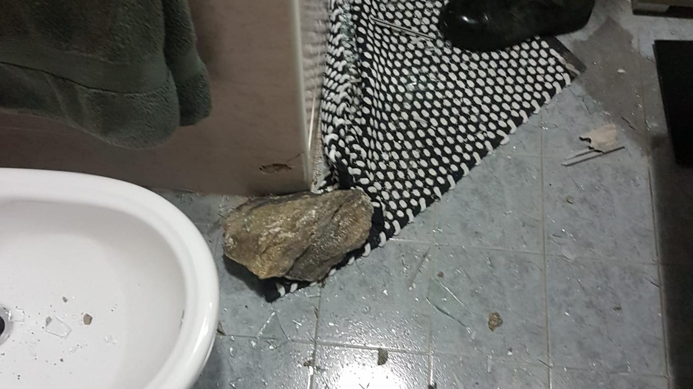 I sassi che hanno raggiunto gli appartamenti