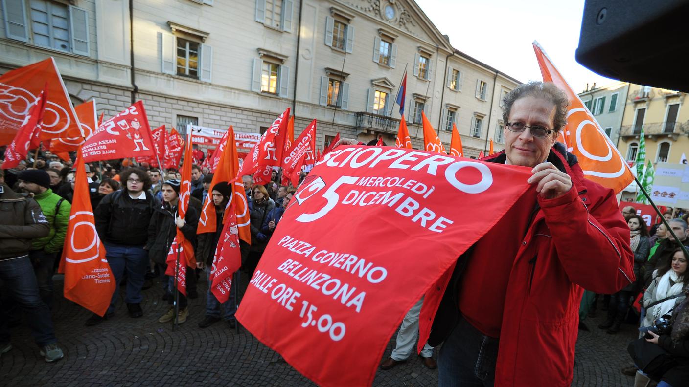 Almeno 2'000 persone in piazza