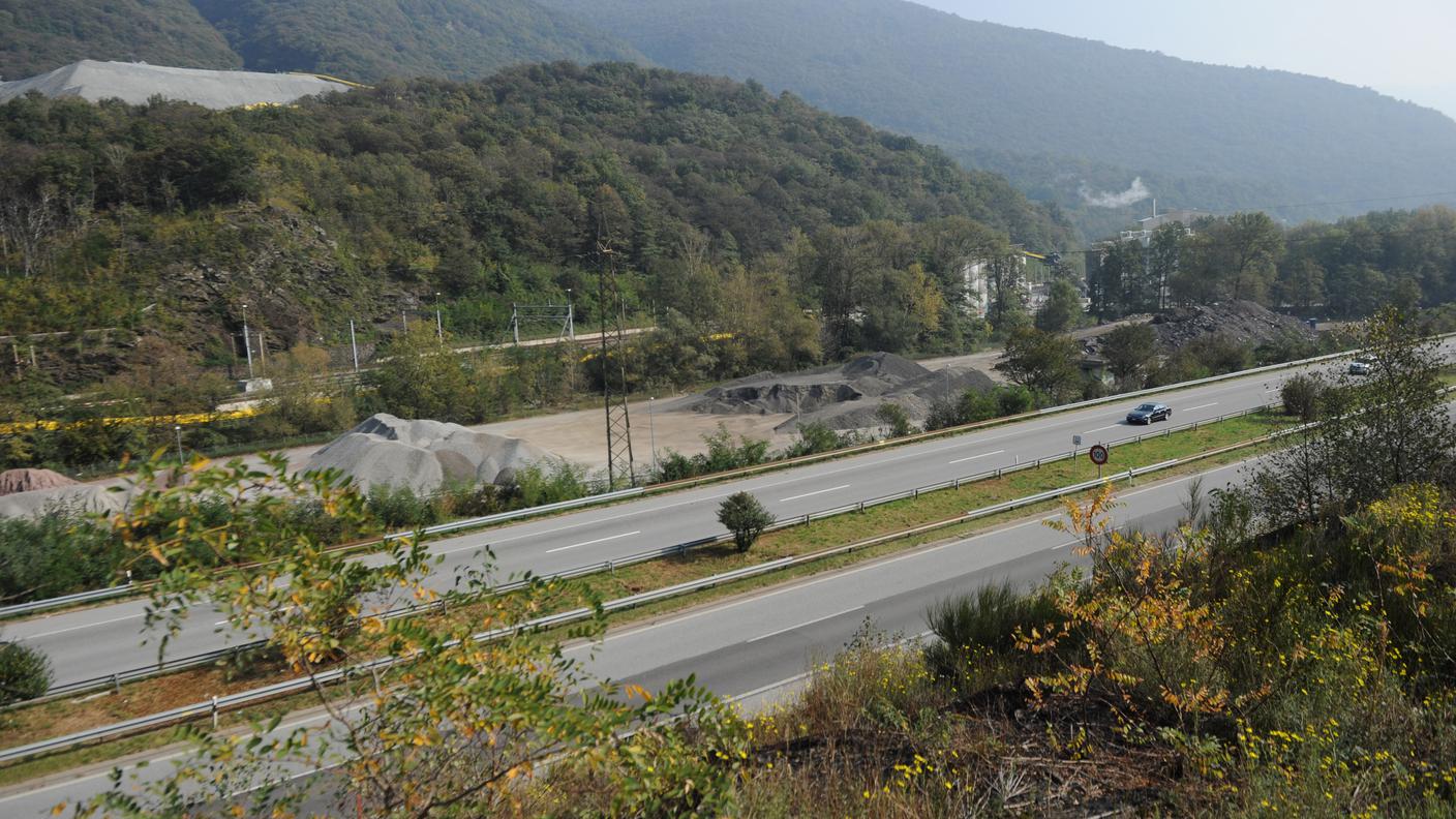 Il tratto dell'A2 nella zona di Sigirino, qui ripreso ancora all'epoca dei lavori del cantiere Alptransit