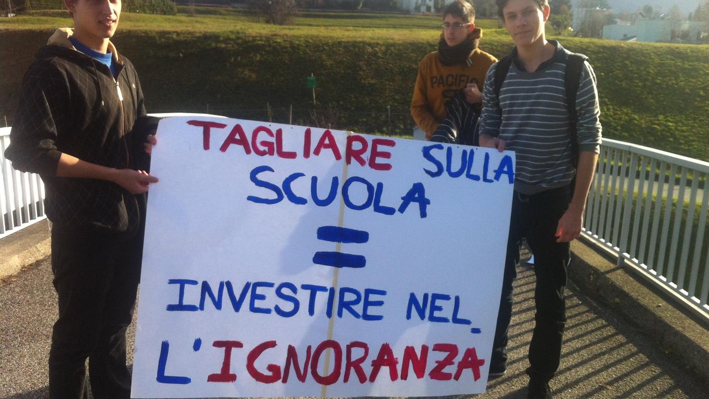 scuola-manifestazione, 5.12.2012, rsi.JPG