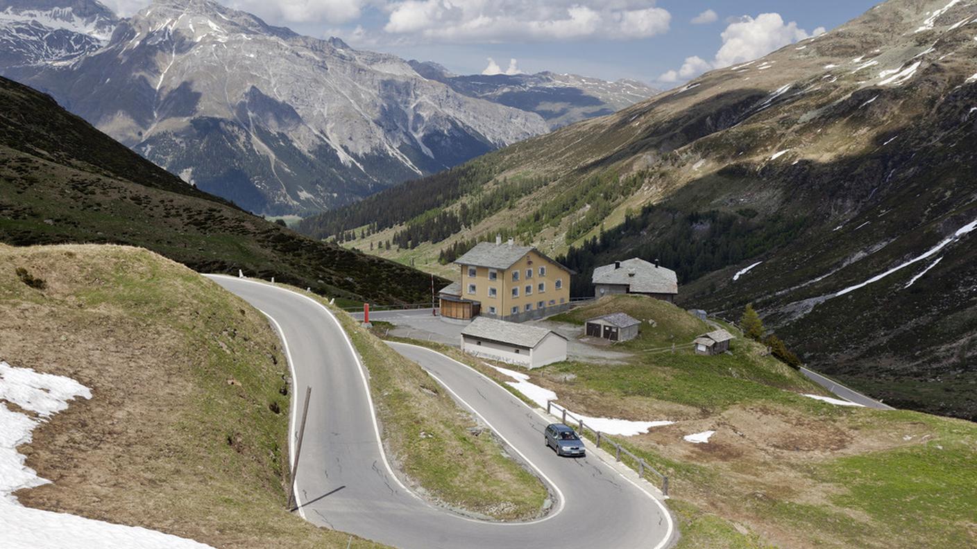 I tornanti dello Splügen sono stati fatali al motociclista 44enne 