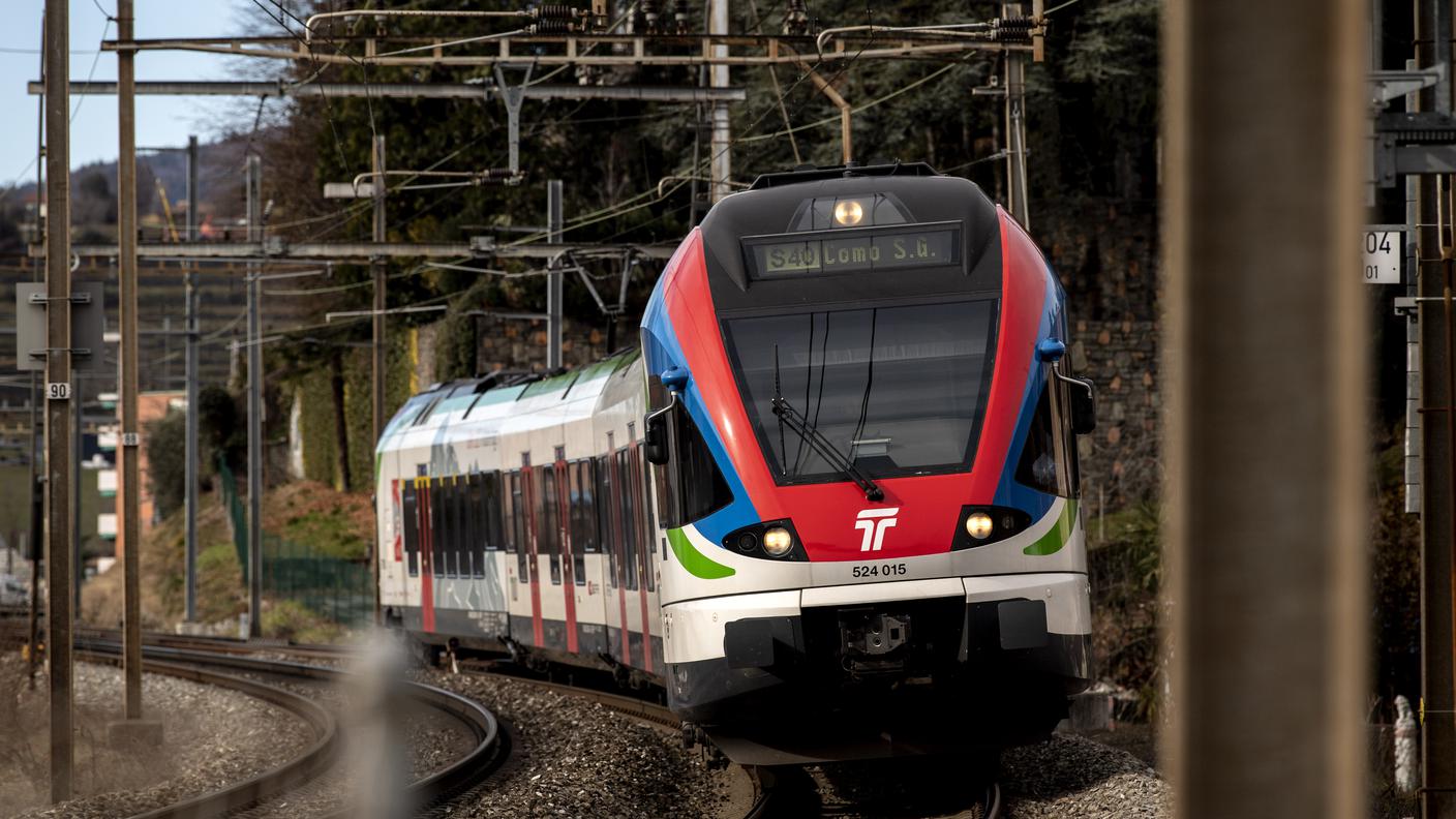 Un treno TILO diretto a Como