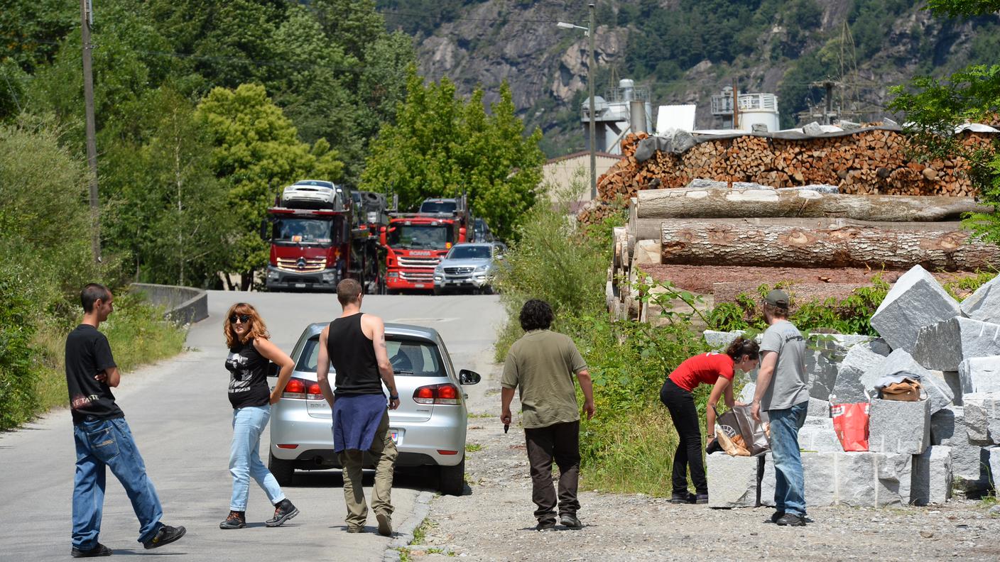 Pollegio, presidio sindacale e blocco strada per le cave