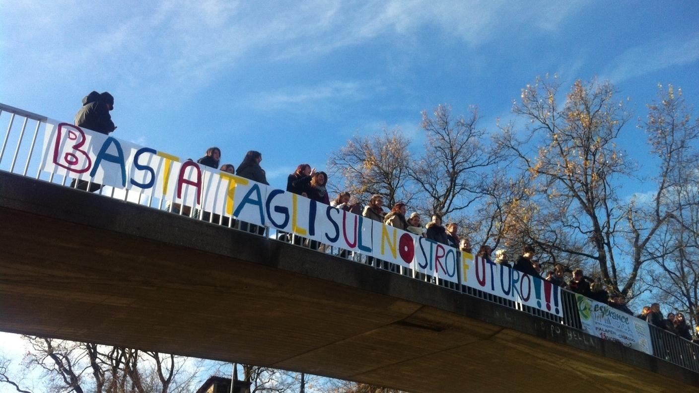 scuola-manifestazione2, 5.12.2012, rsi.JPG