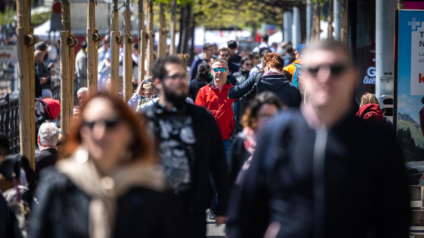 Turismo pasquale sul lungolago di Lugano