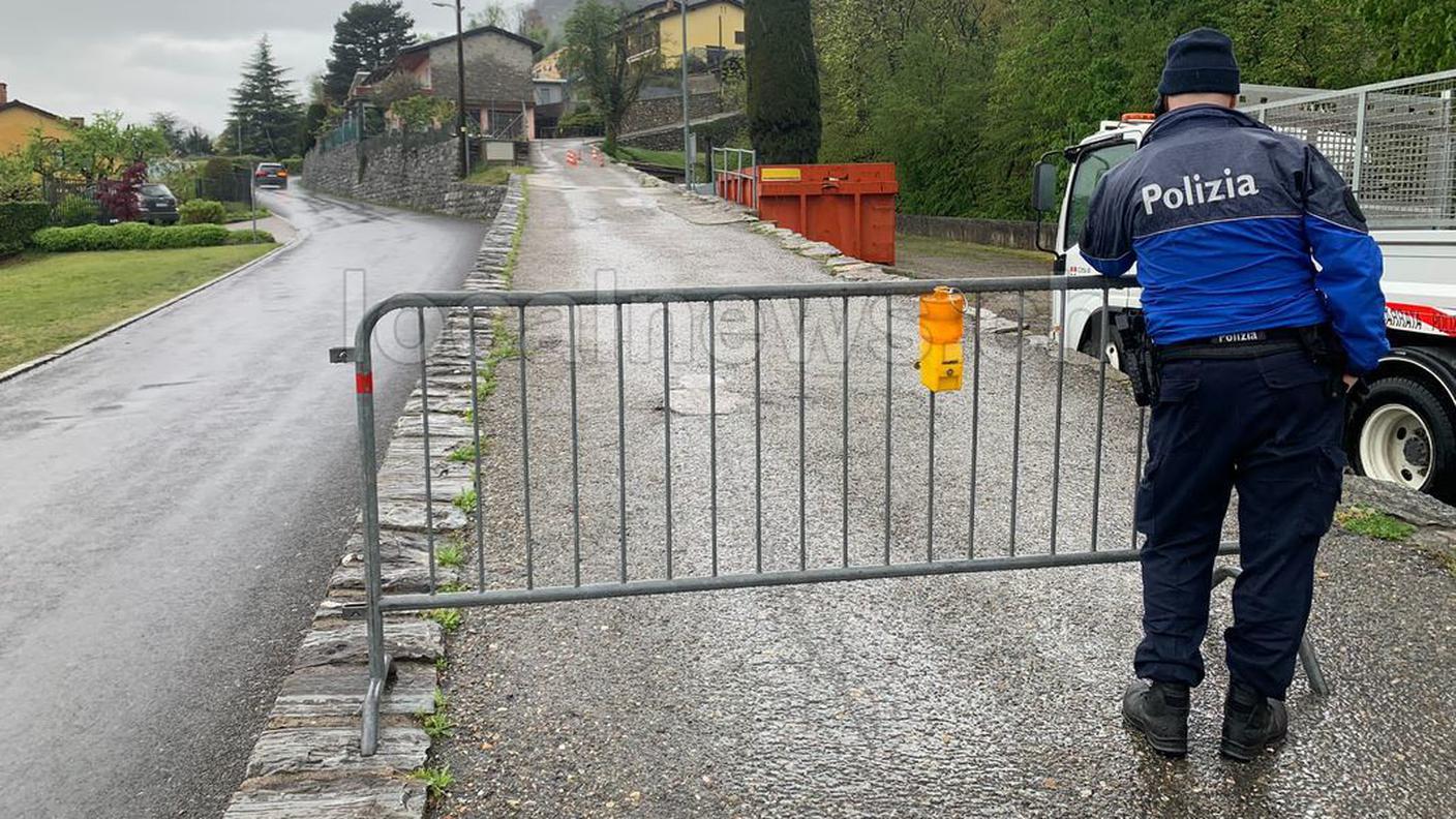 La strada a Salorino è chiusa dopo il crollo del muro sottostante la carreggiata