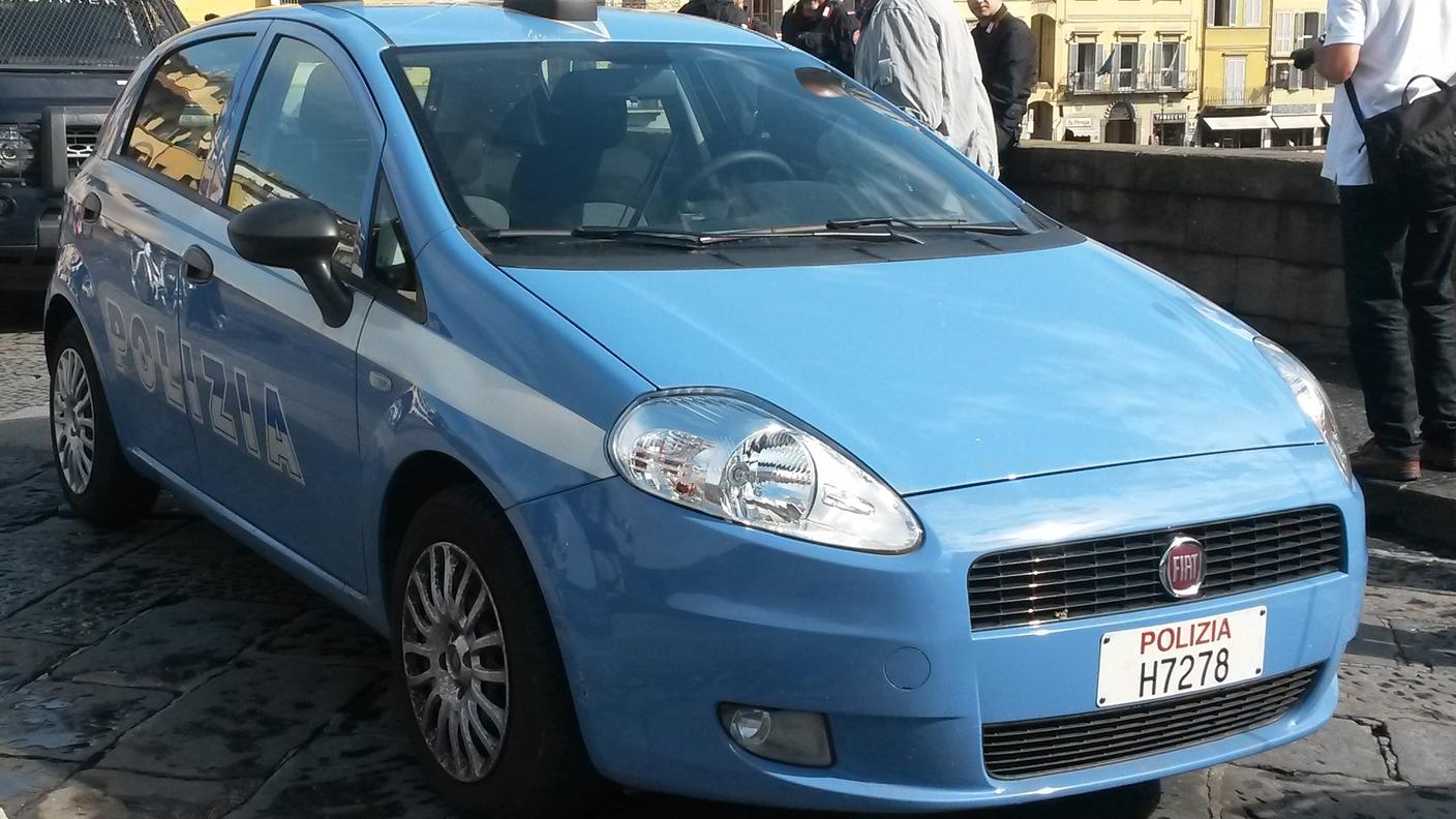 I due, della Volante di Como, stavano inseguendo un automobilista ubriaco