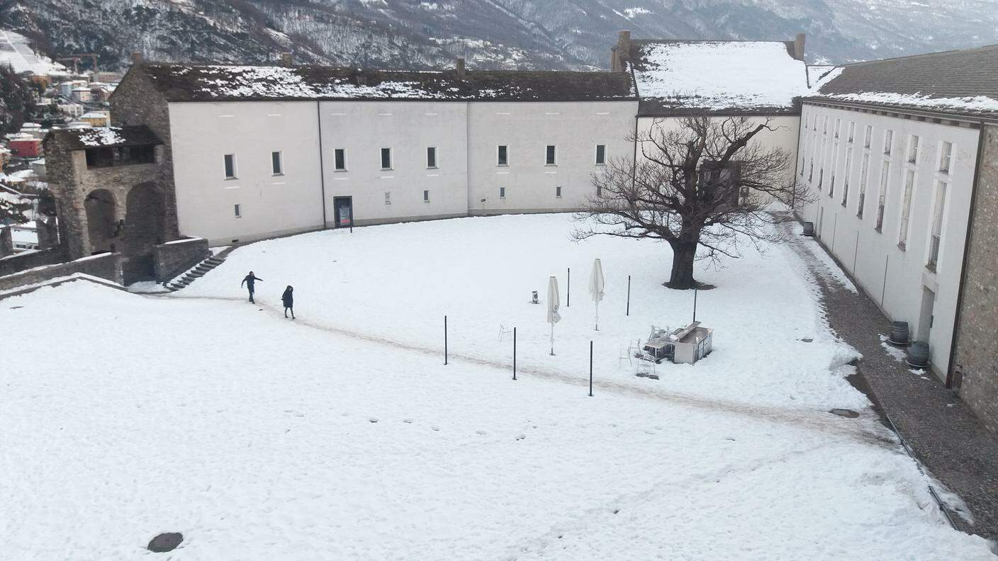 Neve, ghiaccio e freddo a Bellinzona hanno anche costretto l'OTR ad annullare il mercatino di Natale a Castelgrande del 21 dicembre