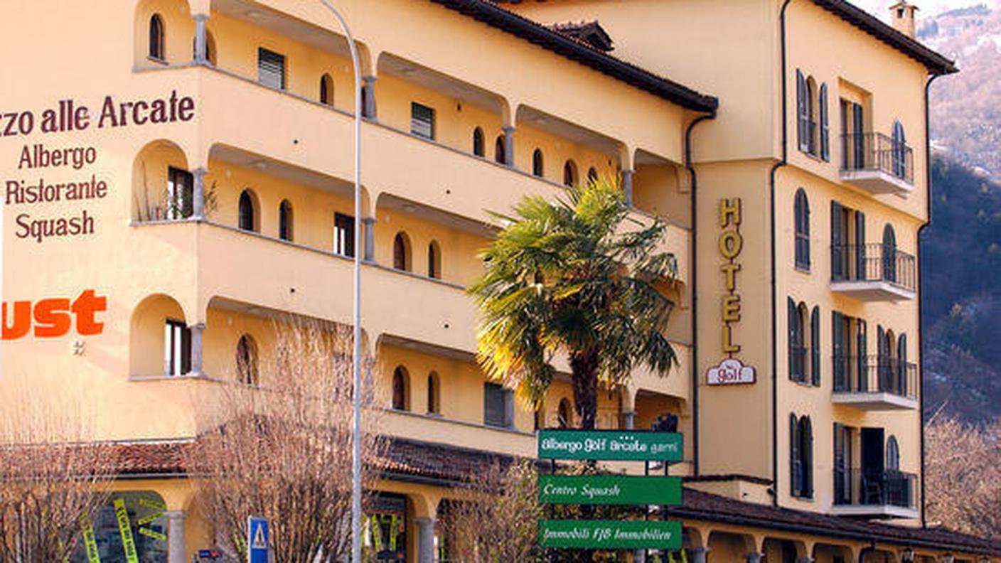 arcate bordello luci rosse tp.jpg