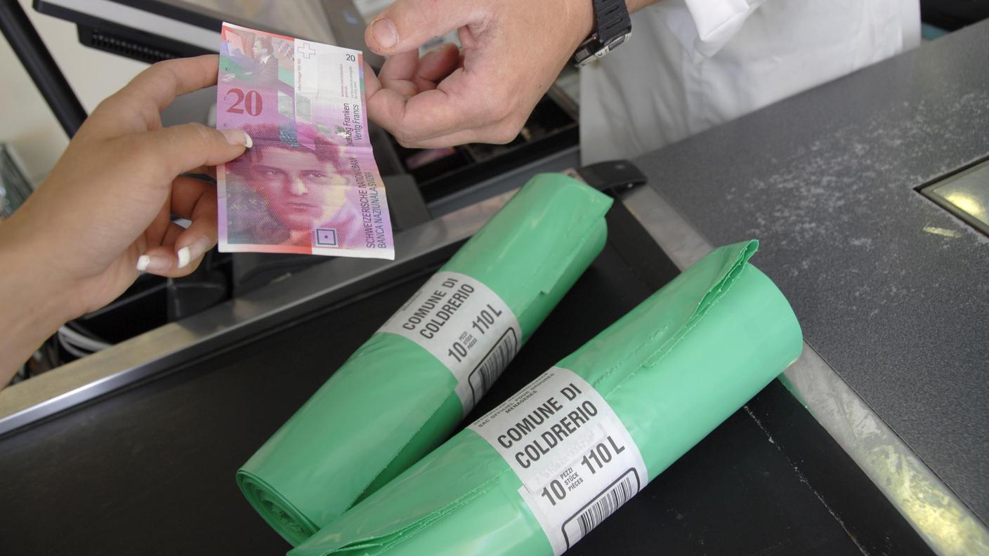 Costo: fra 1.10 e 1.30 franchi per uno da 35 litri