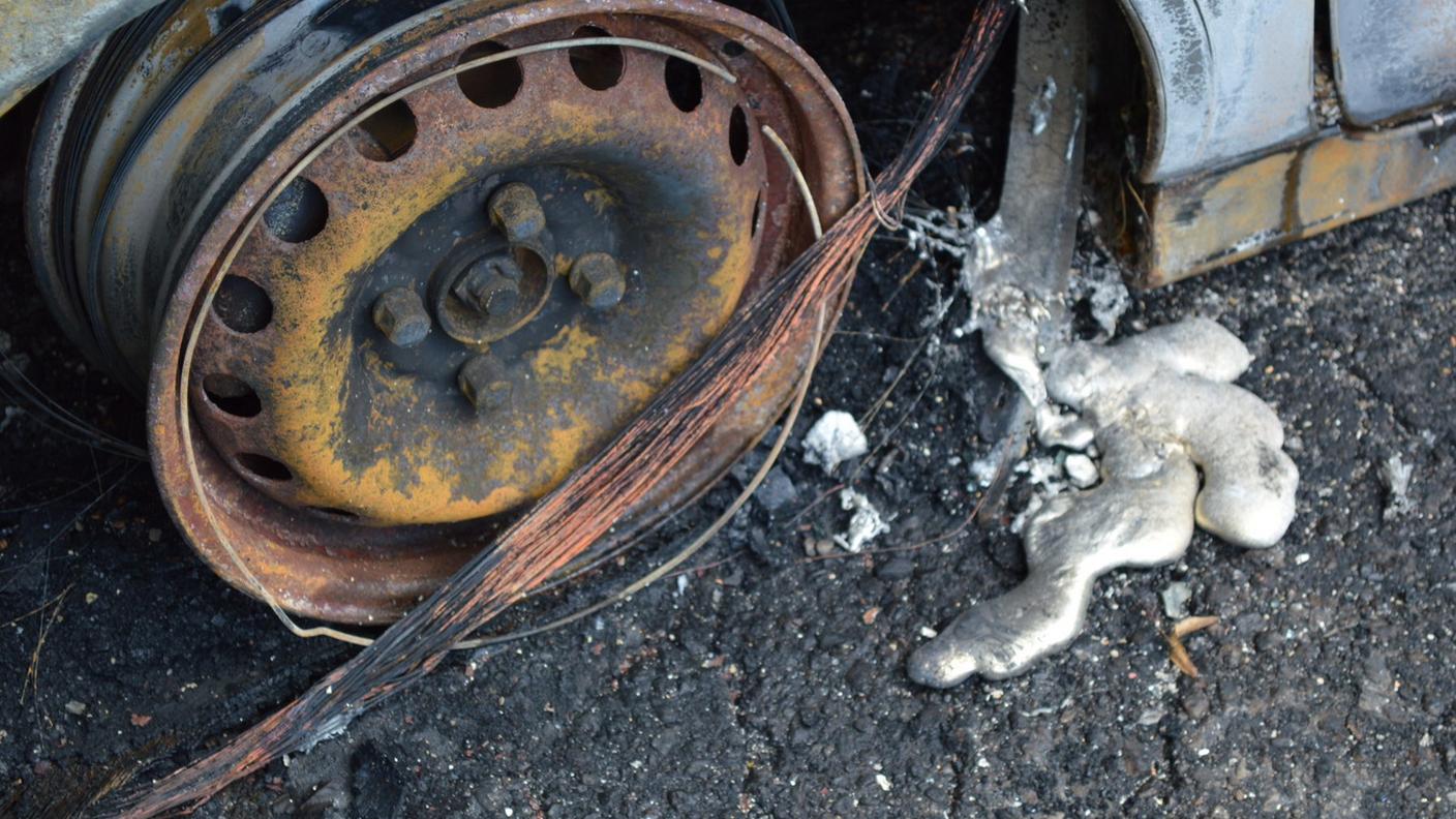 Auto in fiamme a Giornico