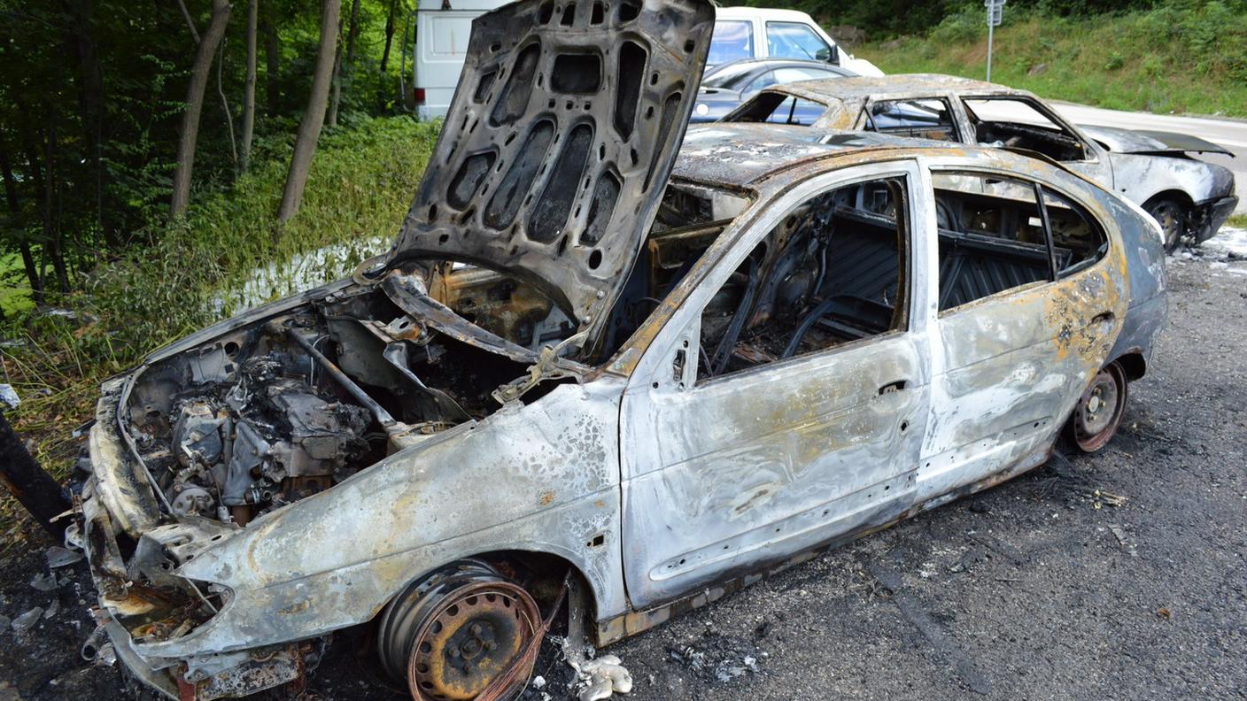 Auto in fiamme a Giornico