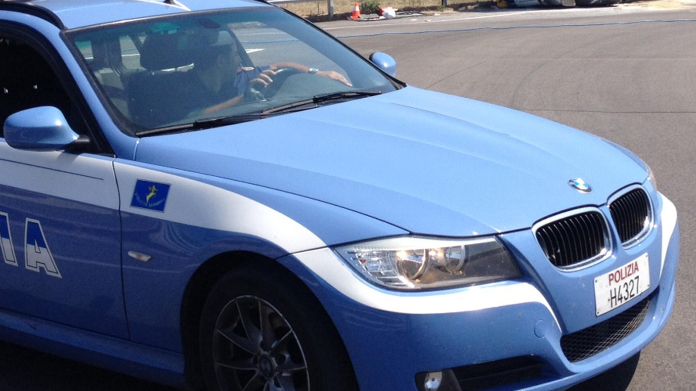 La polizia stradale ha chiuso il tratto di strada dell'incidente