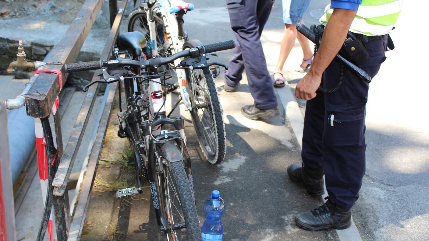 La bici guidata dalla ragazzina