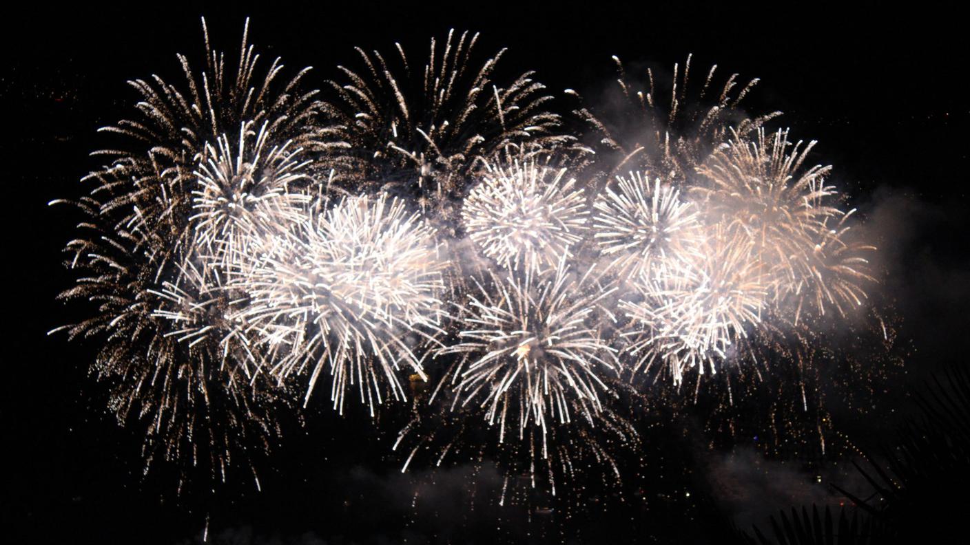 Fuochi d'artificio nel golfo di Locarno