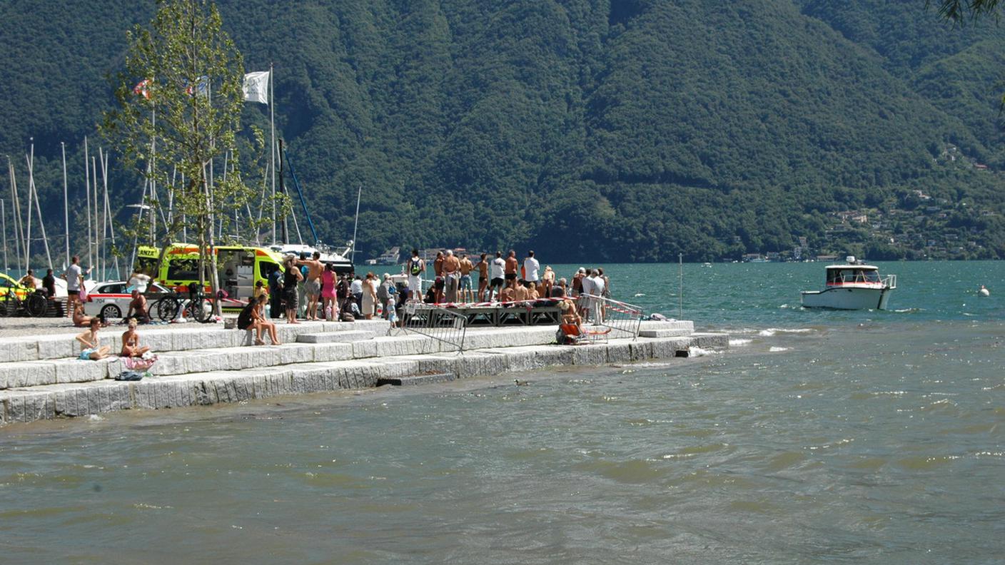 L'allarme è scattato quando un bagnante è sparito sott'acqua