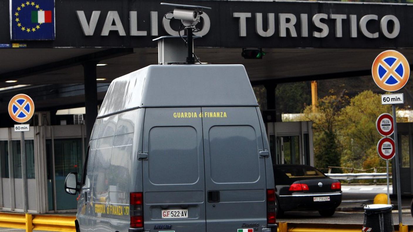 L'uomo, domiciliato in Svizzera, aveva dichiarato di non trasportare valuta