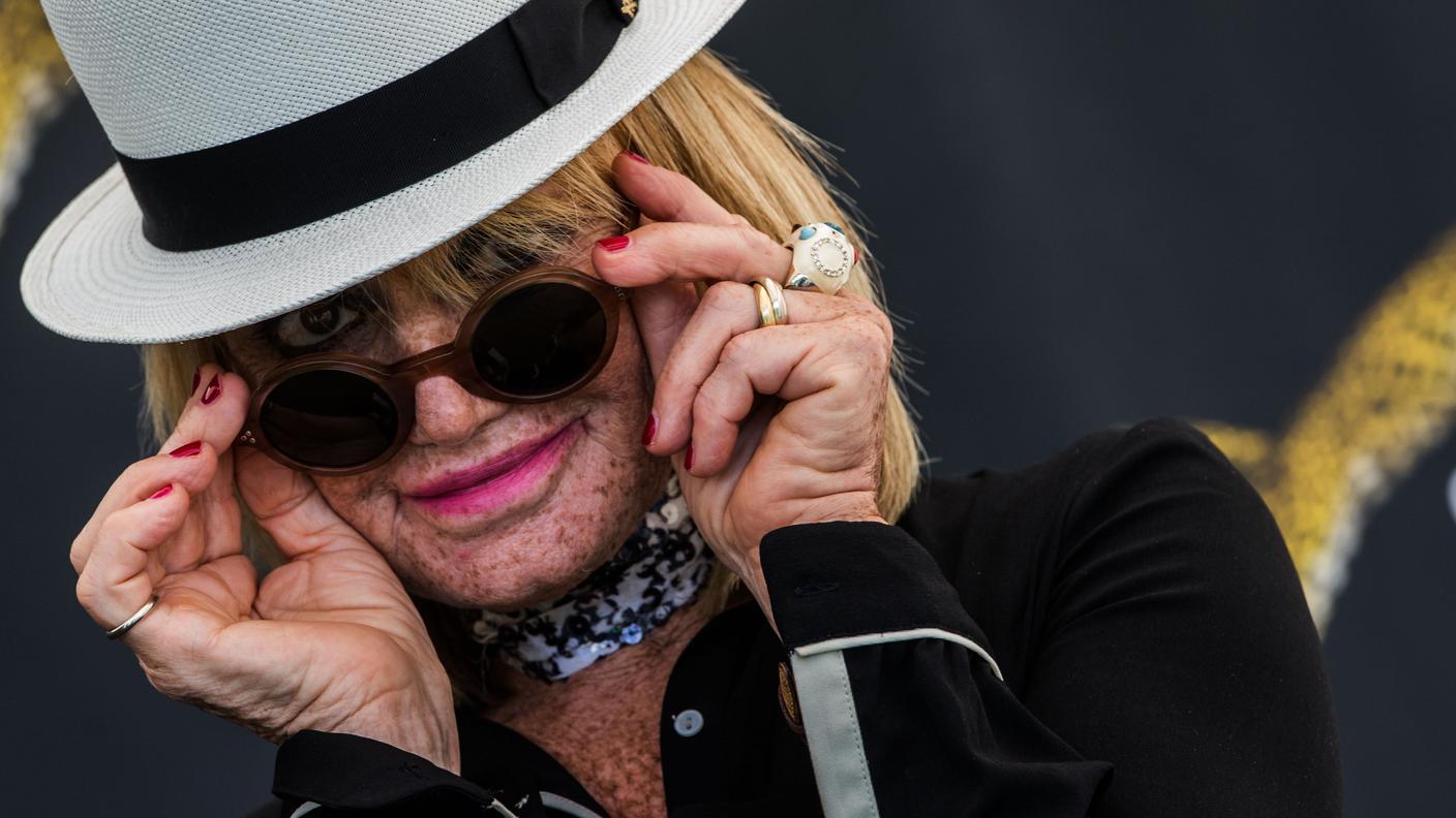 La cantante, attrice e showgirl italiana calca il palcoscenico da oltre cinquant'anni