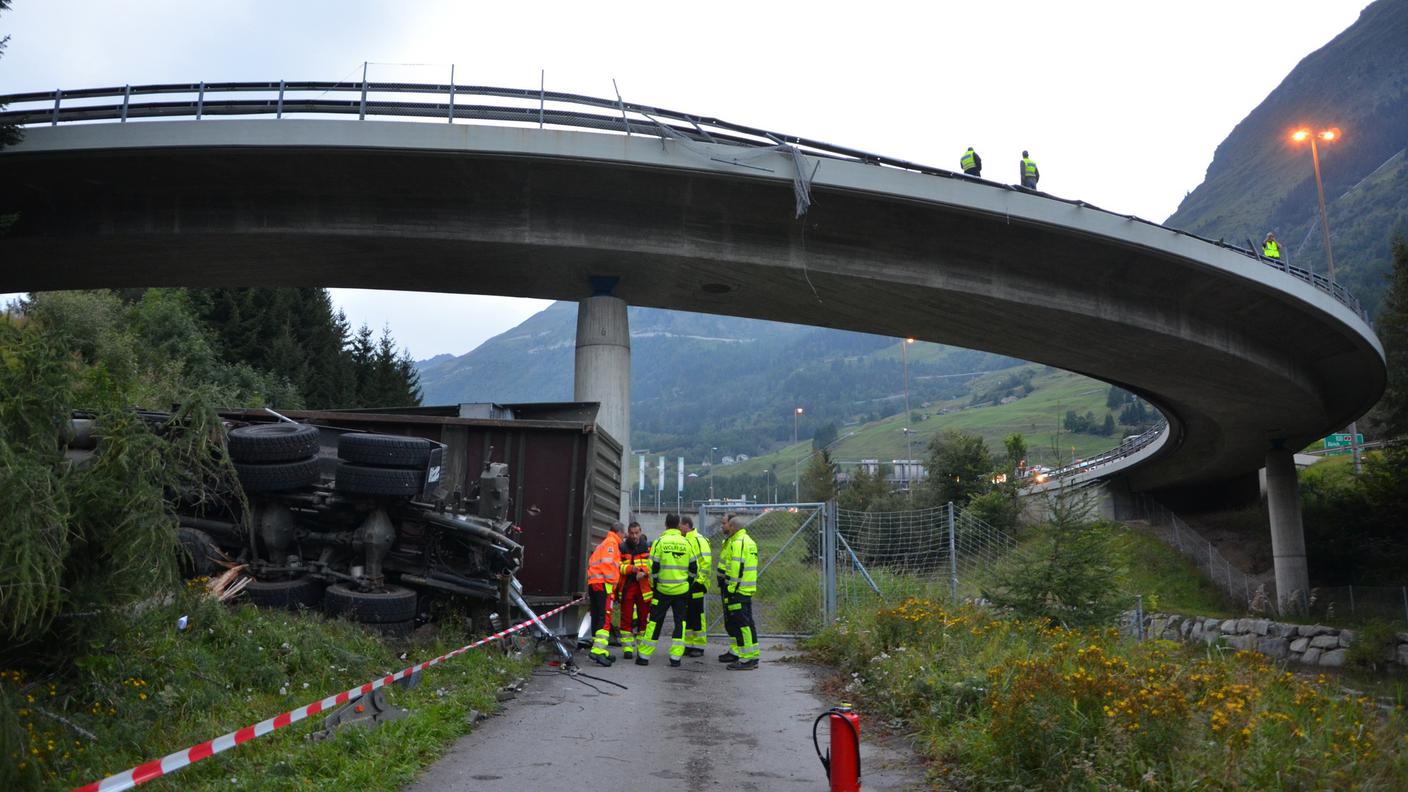 Il veicolo militare precipitato ad Airolo