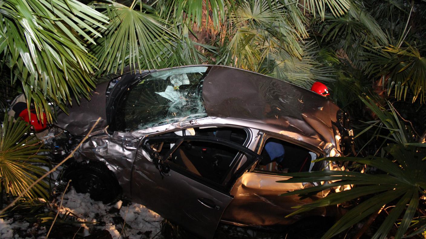 L'auto nella scarpata