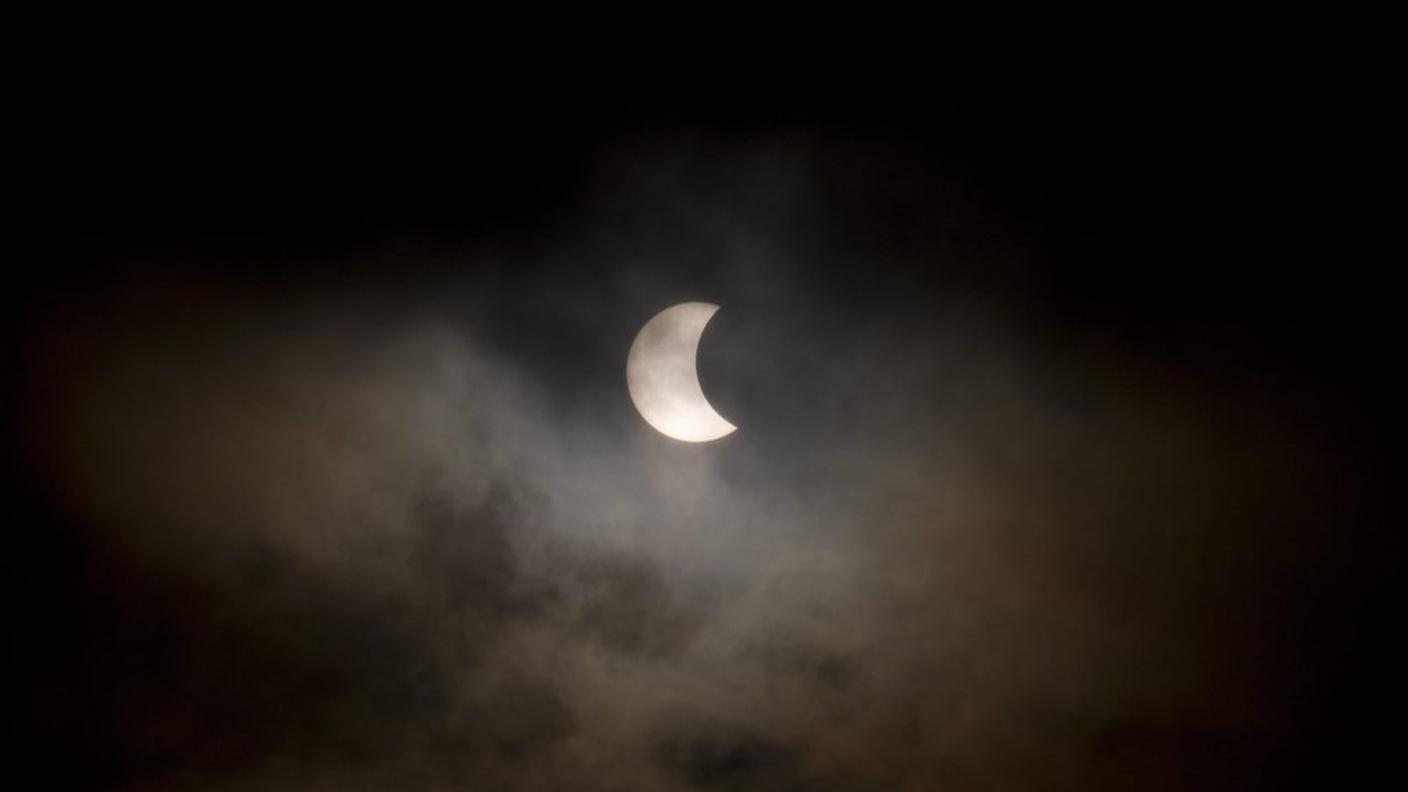 Eclissi vista da un aereo in volo sopra le isole Fær Øer