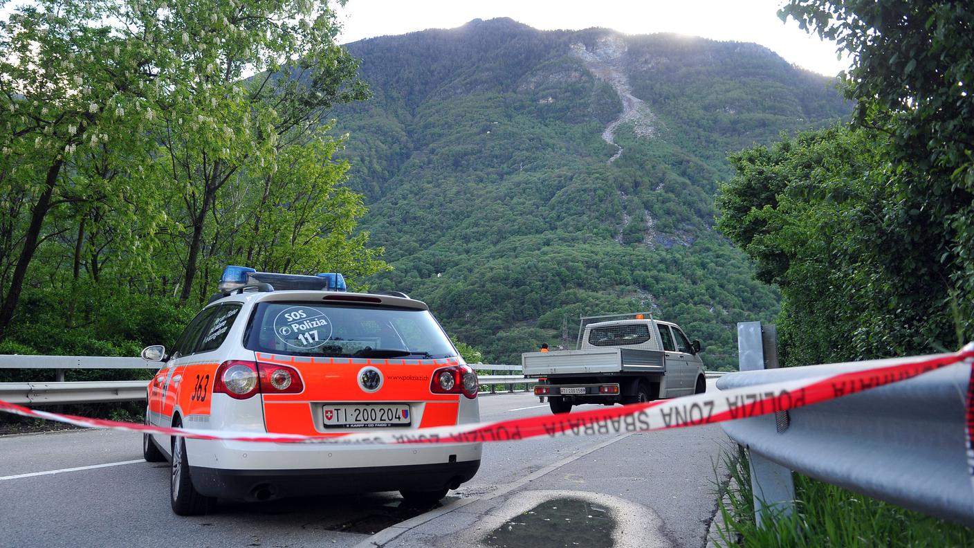 La strada tra preonzo e Gnosca riaprirà alle 17 per ragioni di sicurezza