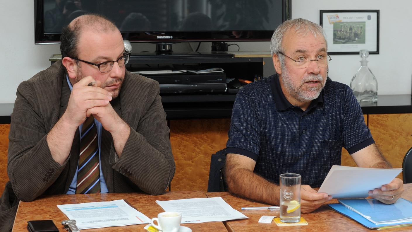 Mattia Sormani, PLR e Mauro Tettamanti presidente sezione di Bellinzona del PS, alla conferenza stampa del comitato di sostegno