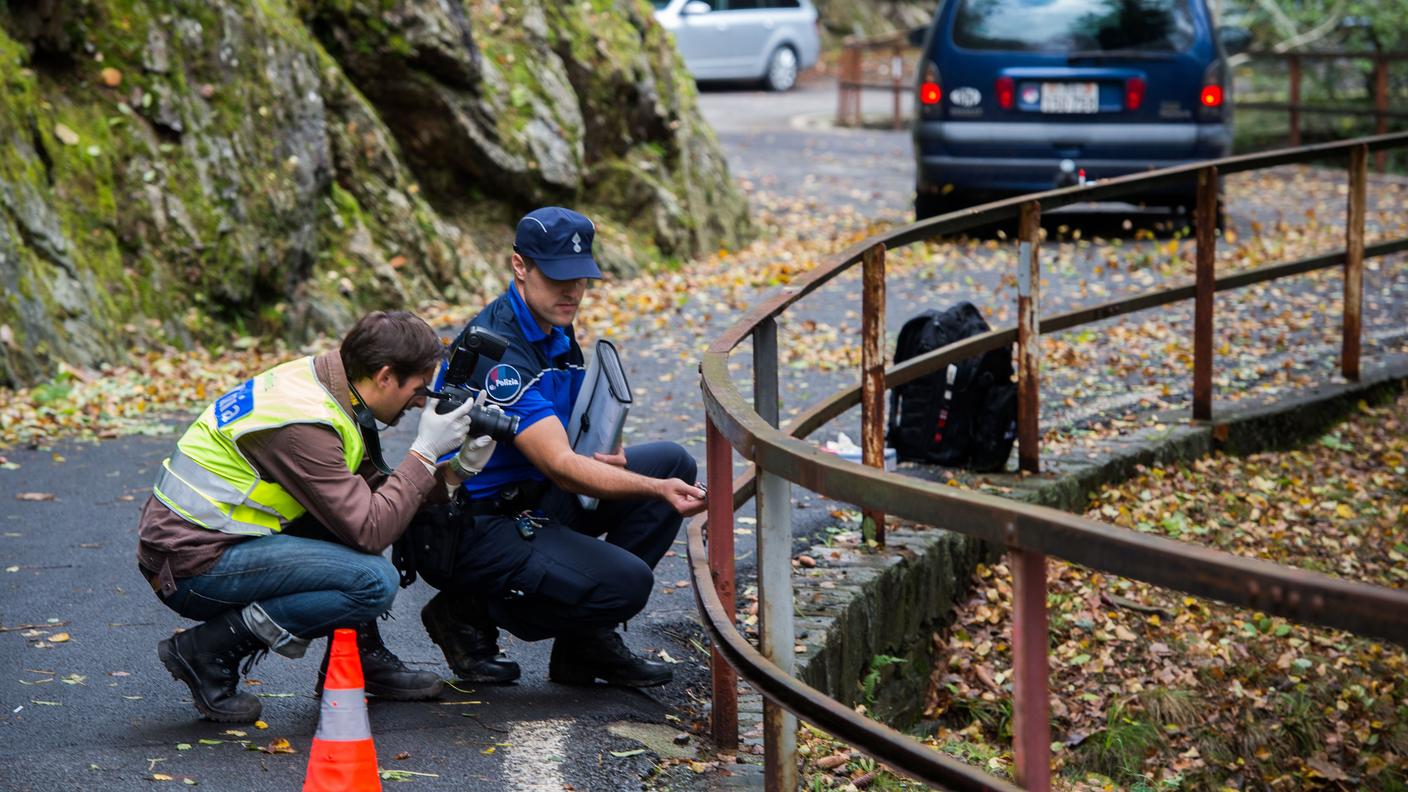 Le indagini sono in corso, ma la polizia ribadisce: non c'è stato intervento di terze persone