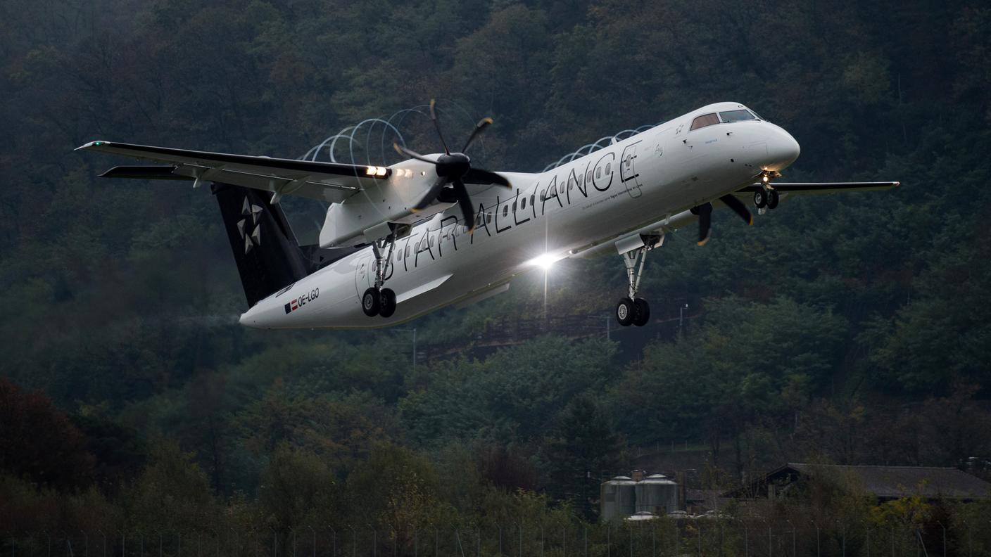 Il Dash 8-400Q con la livrea della Star Alliance in partenza ad Agno