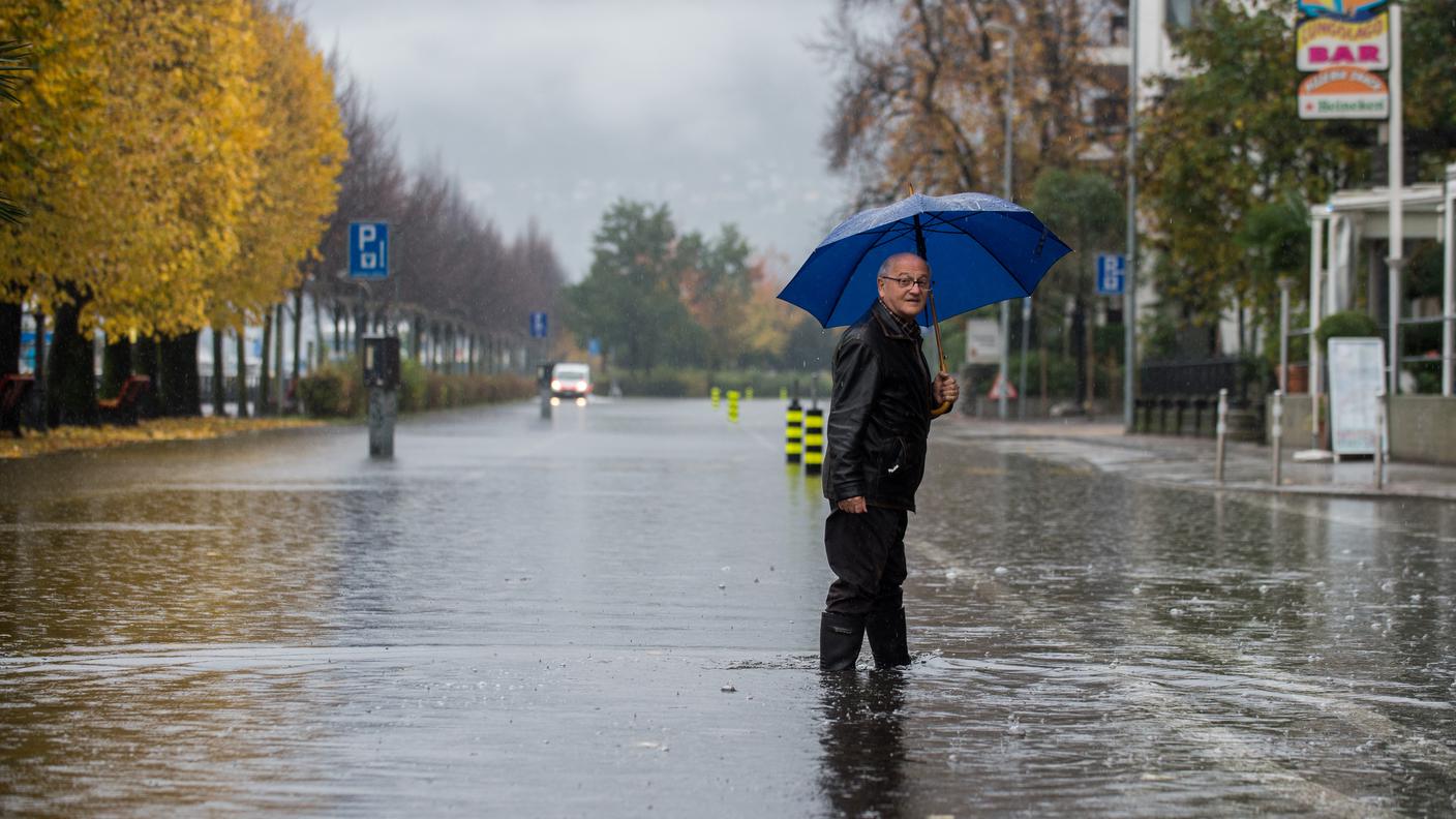 Il lago Maggiore è esondato a Locarno in zona lungolago