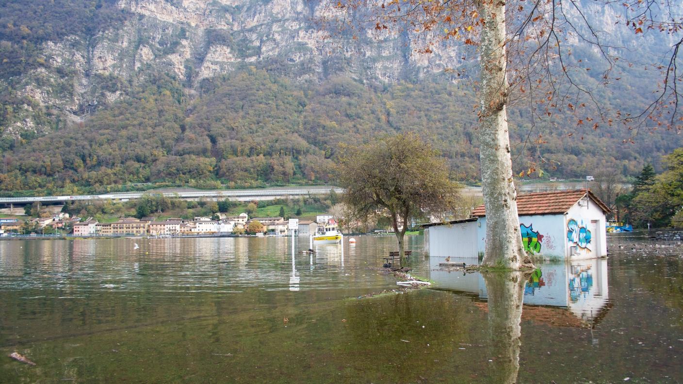 Il lido di Riva San Vitale sommerso