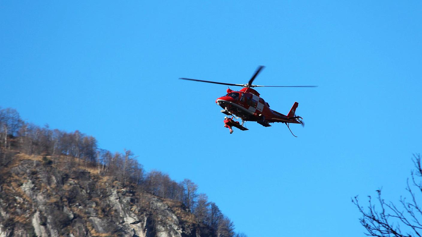 L'infortunato è stato trasportato all'ospedale in elicottero