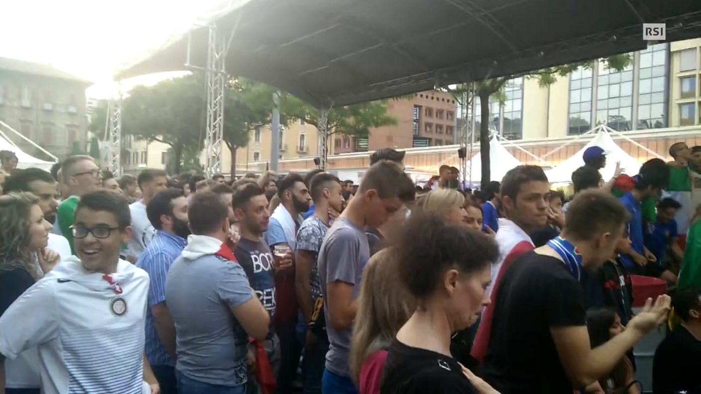 Il coro dei tifosi italiani sulle note dell'inno di Mameli