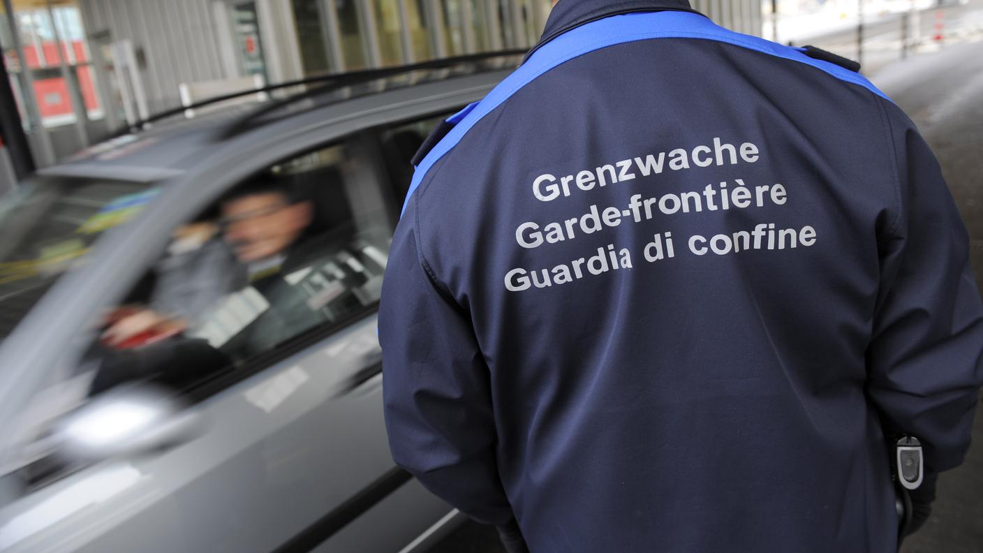 Lo stupefacente era nascosto in un'auto con targhe svizzere