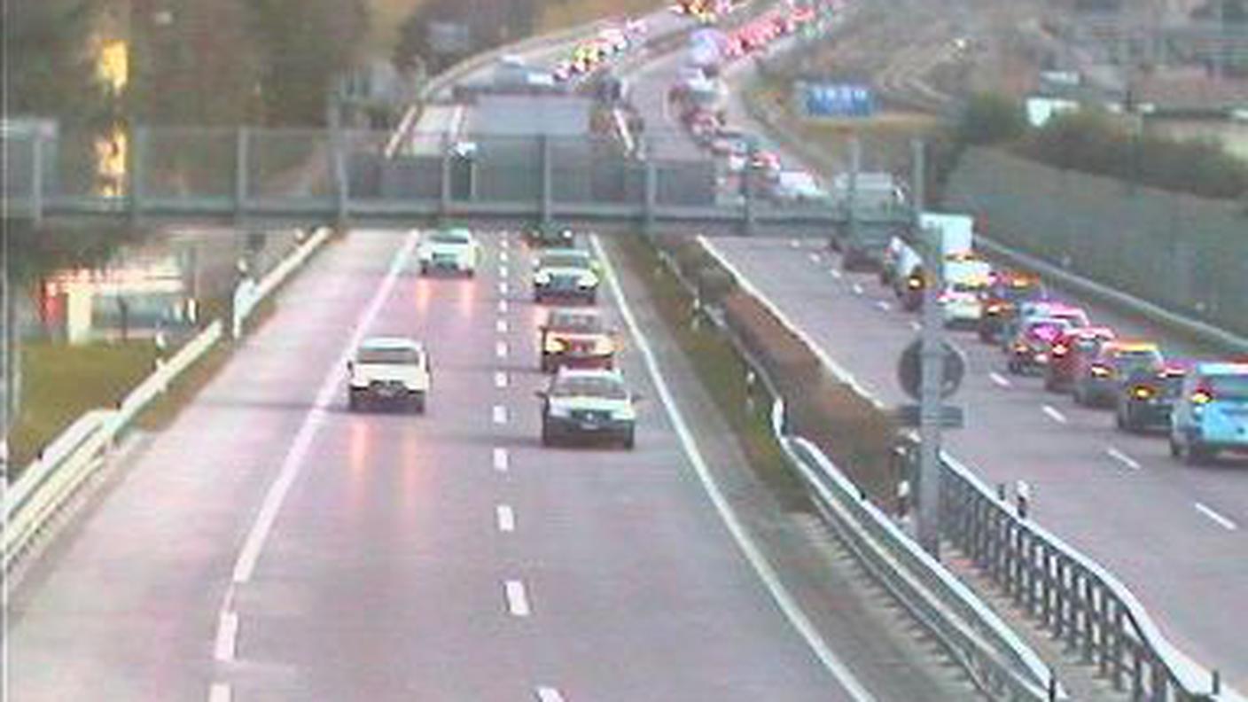 Maroggia, il biscione su una corsia in direzione sud