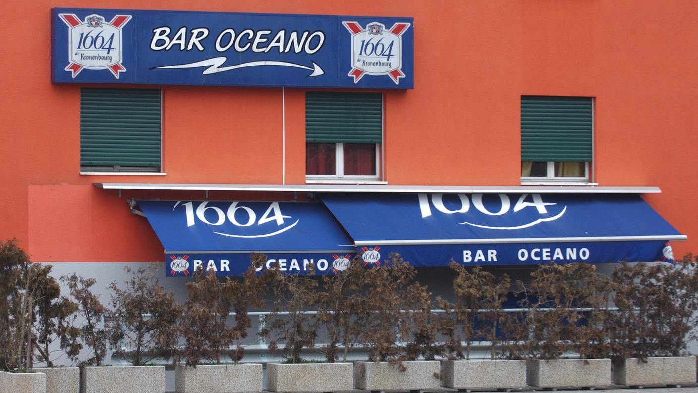 Le accuse riguardano il periodo a capo del locale a luci rosse