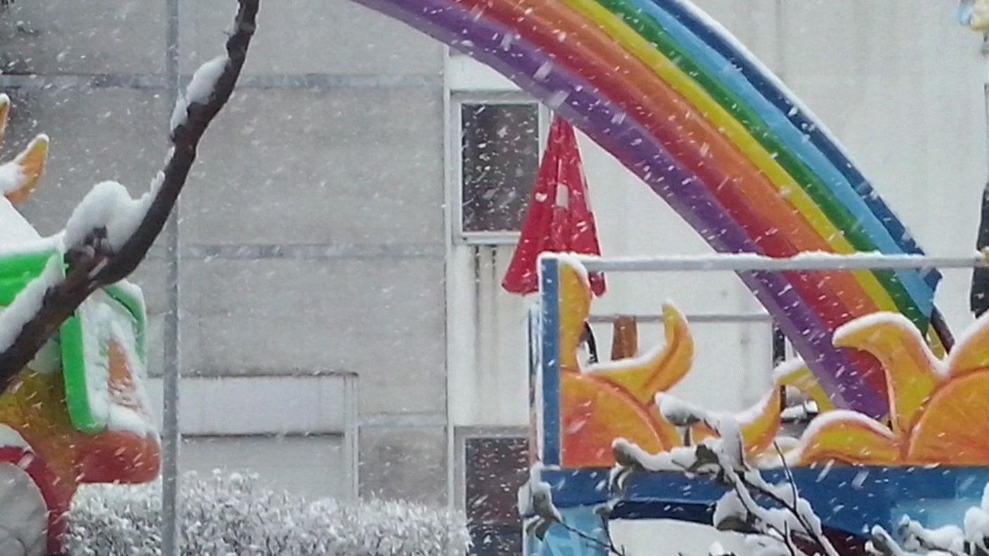 Rabadan 2015, colori dai carri giunti domenica mattina a Bellinzona