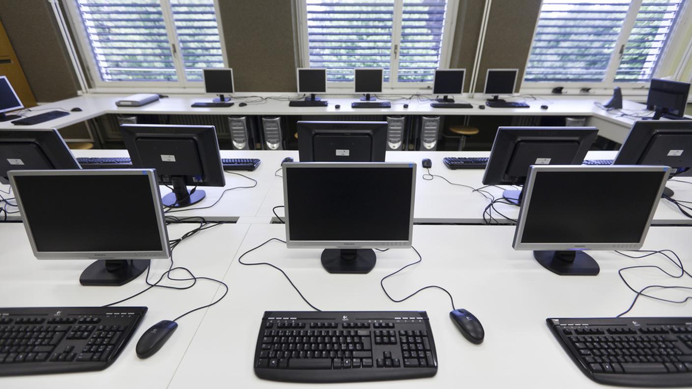 I due presunti ladri avrebbero rubato 35 computer in due occasioni.