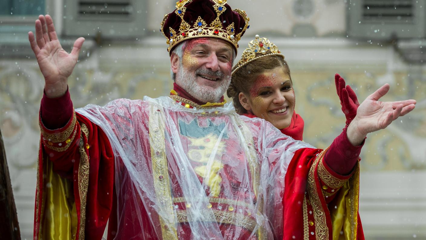 Re e regina davanti a tutti