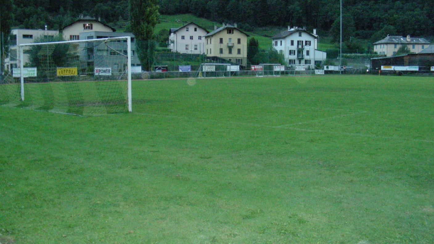 calcio, il campo di calcio di Poschiavo.JPG