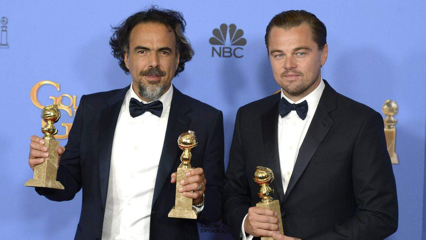 Iñarritu e Di Caprio con i tre premi vinti da ''The Revenant''