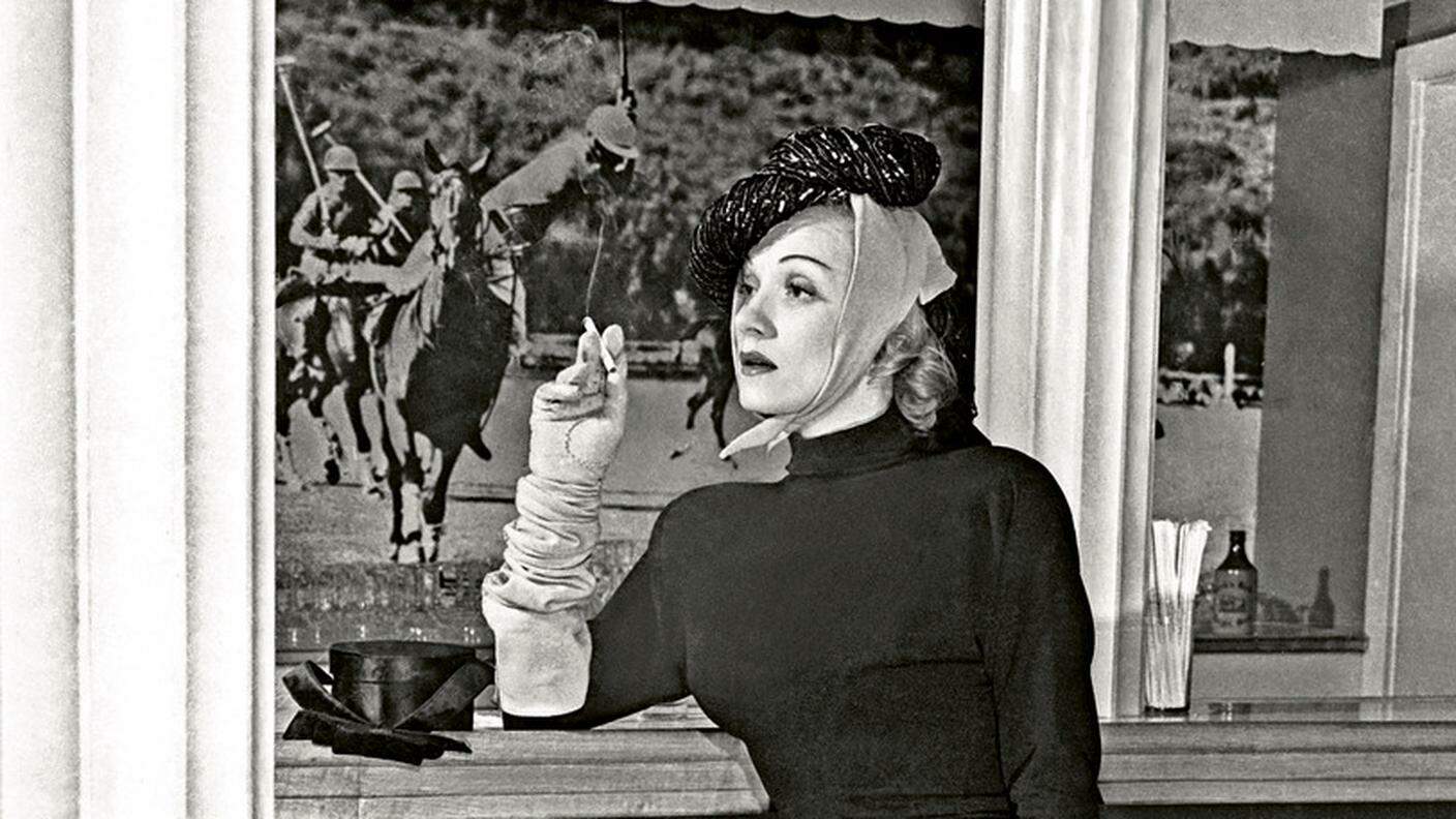 Sono lontani i tempi in cui Marlene Dietrich con la sigaretta significava emancipazione femminile